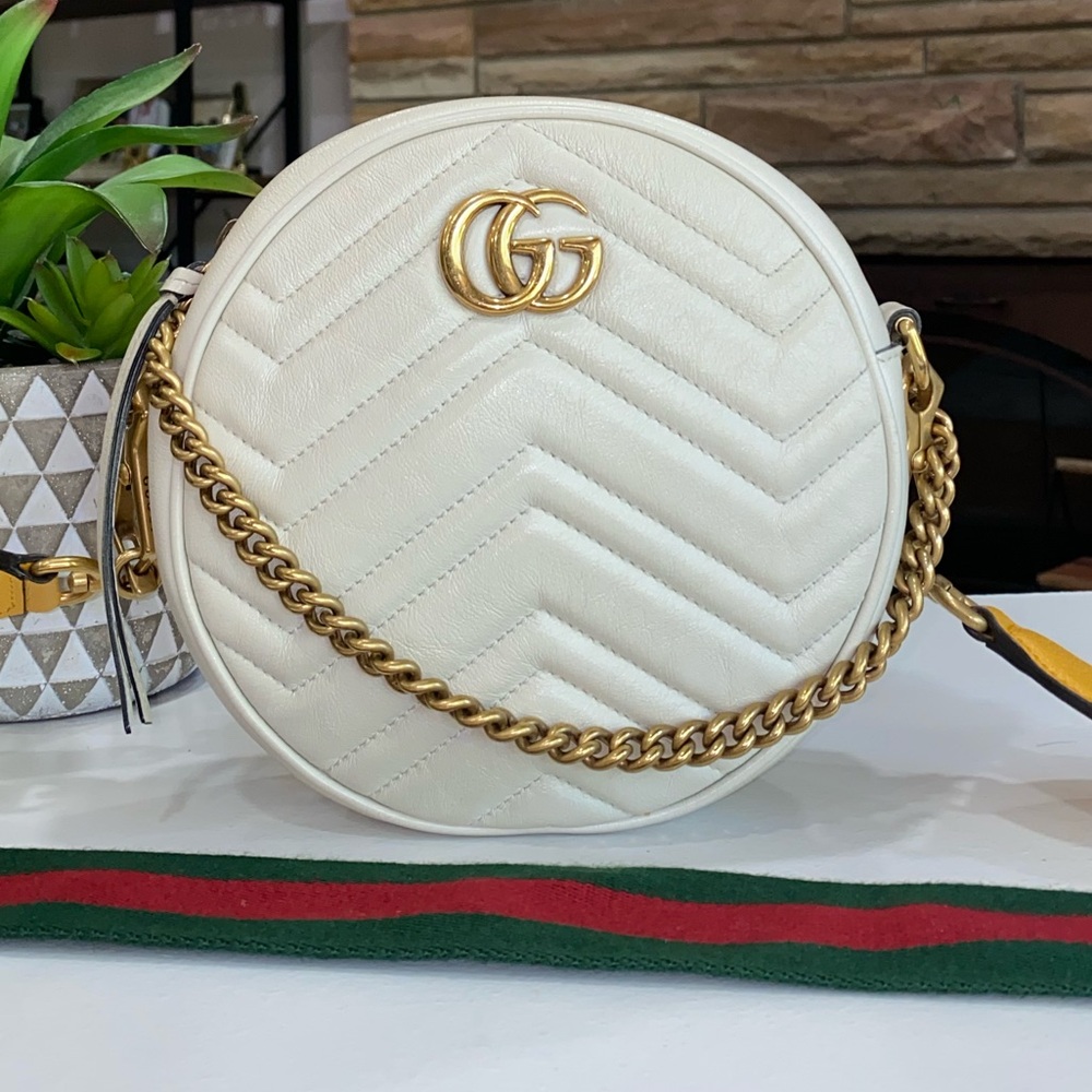 ❤️authentic gucci with 2 straps